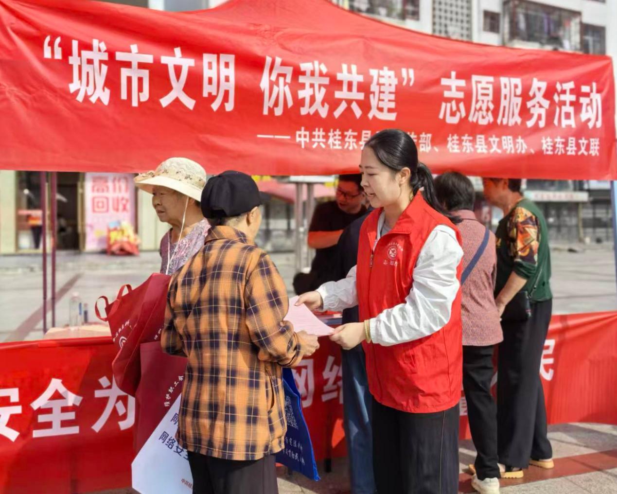 郴州一中教师雷震宇：深耕竞赛育英才 暖心托举数学梦