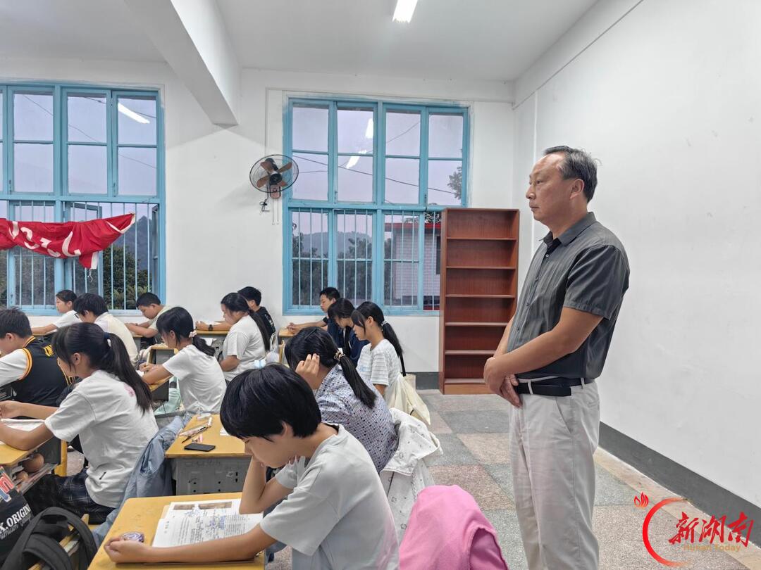 柴福明：三十载躬耕杏坛 一腔热忱育桃李