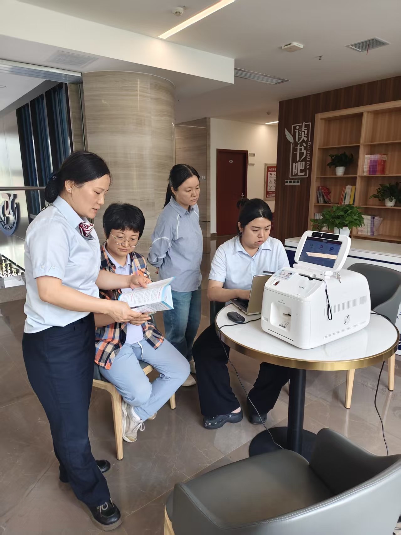 清朗金融网络 守护安心消费——中国银行开福支行营业部开展金融教育宣传活动
