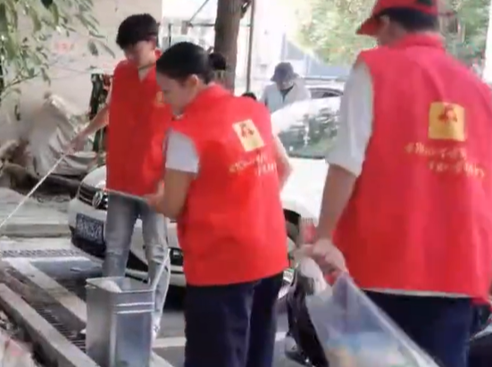 溆浦：雷锋青少年进社区
