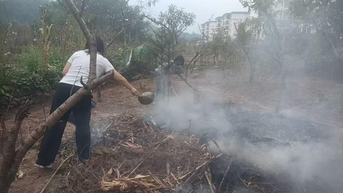 瑞塔铺镇：紧绷禁烧弦 守护金秋丰收季