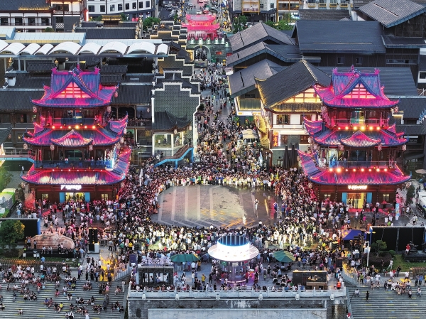 迎接党代会 奋进新征程①丨从一张门票到一根链条，张家界在卖什么@湖南日报头版