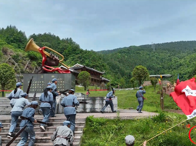 湖南张家界：88人团队走进桑植红军体验园沉浸式重走长征路
