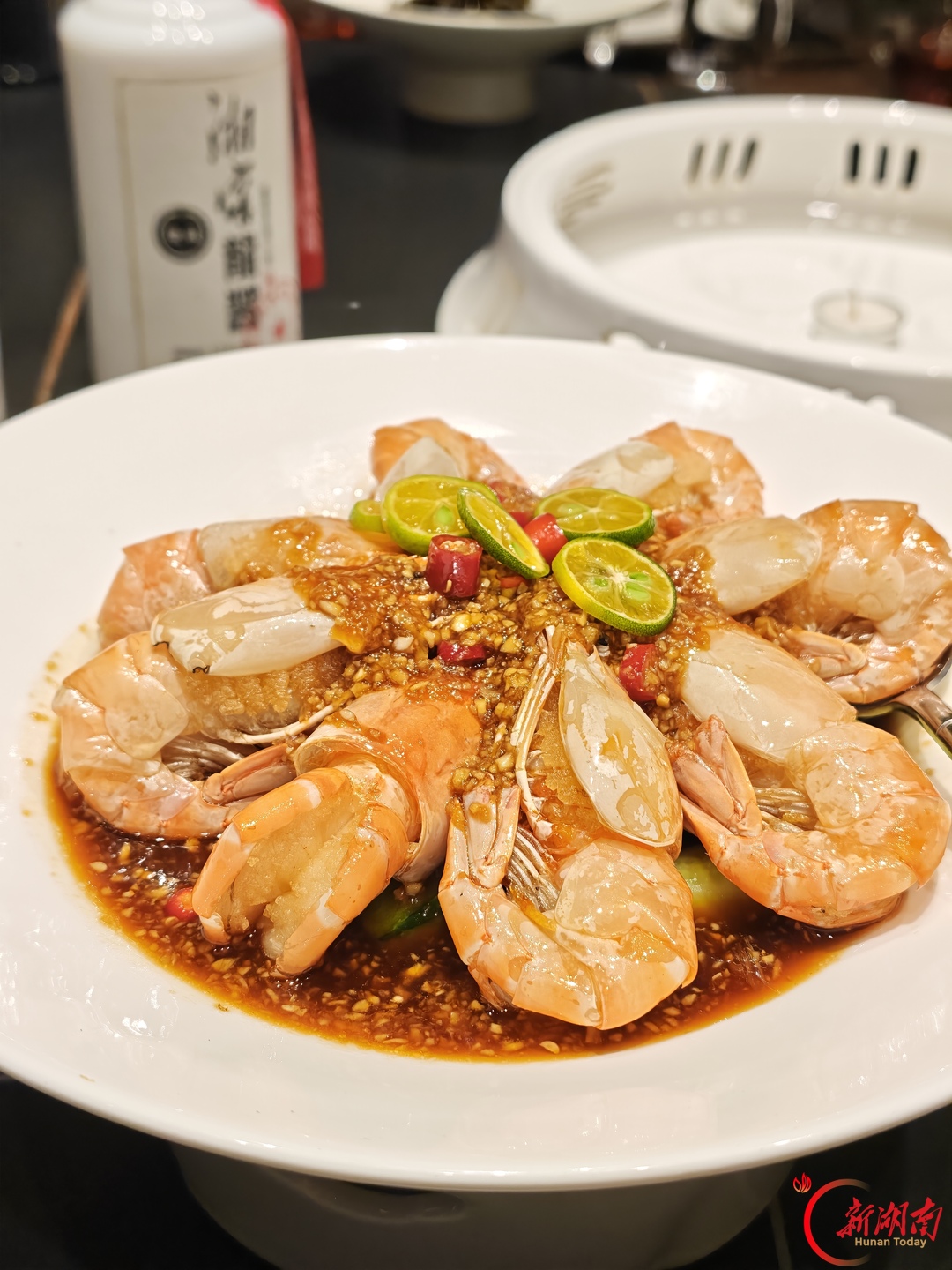 满街小炒店的新开铺，这家湘粤融合菜馆靠什么突围？