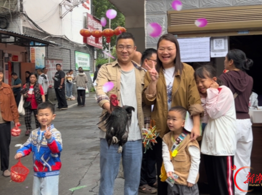 永定区小脚鸡特色产业惠及革命老区群众
