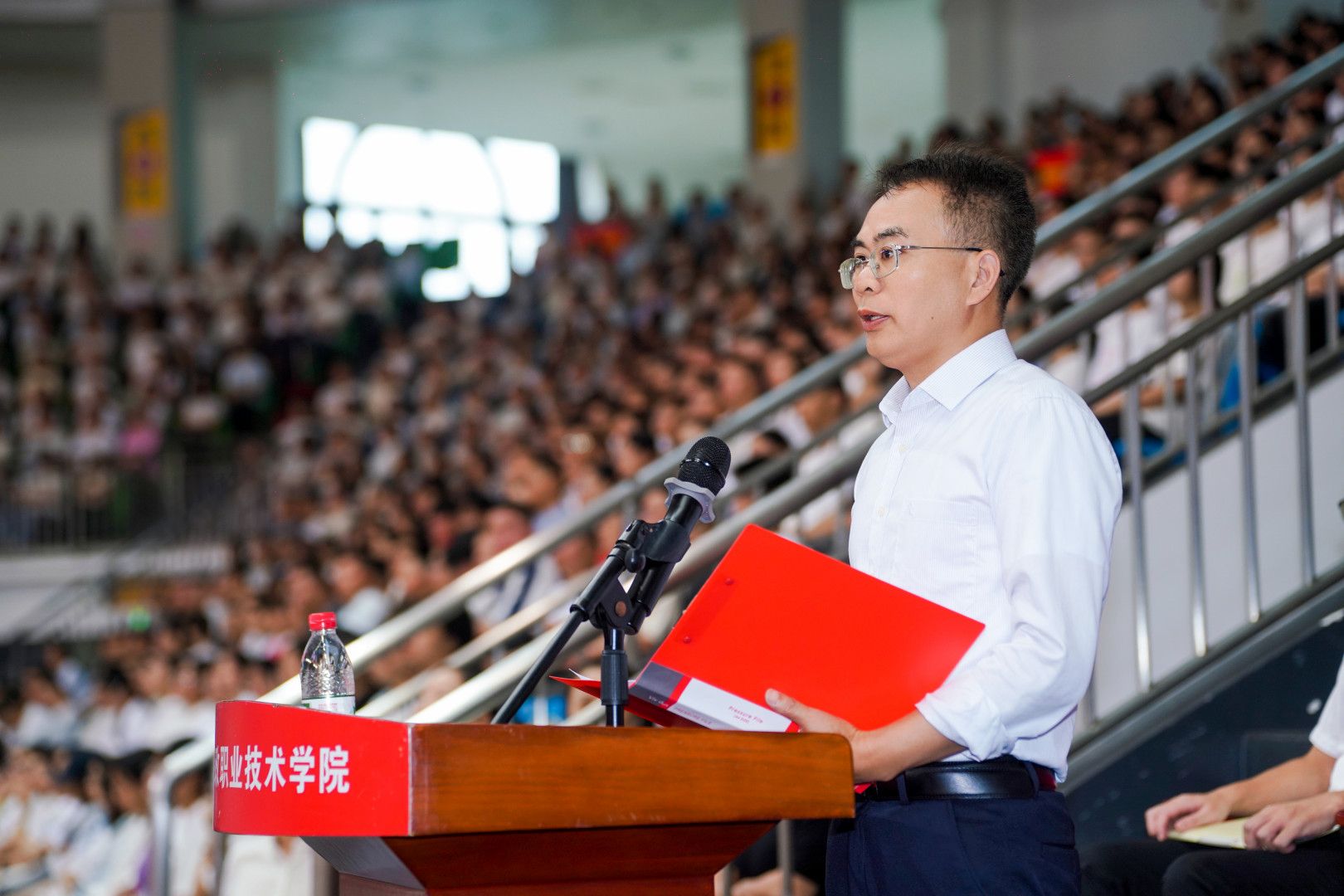 从民院出发 越过山海 逐光而行——长沙民政职院举行2026级新生开学典礼