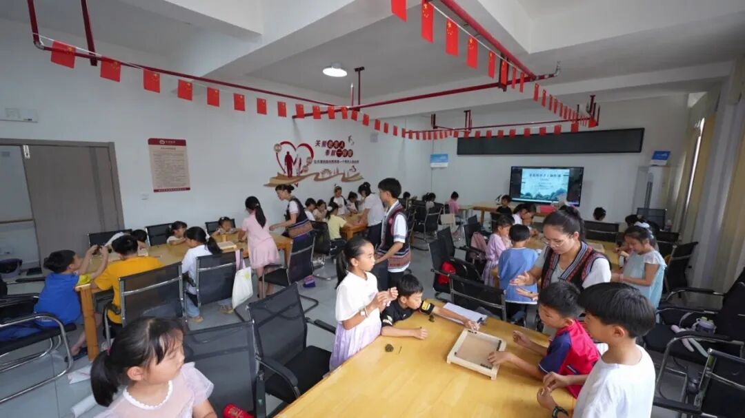 江华:温情守护“一老一小” 打造家门口的幸福阵地