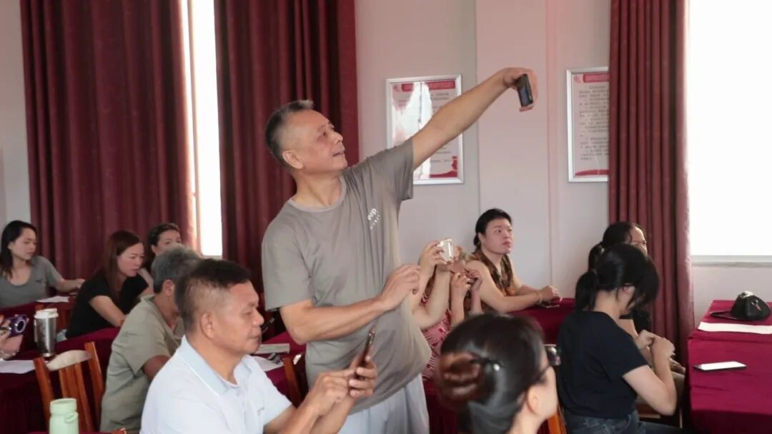 江华:温情守护“一老一小” 打造家门口的幸福阵地