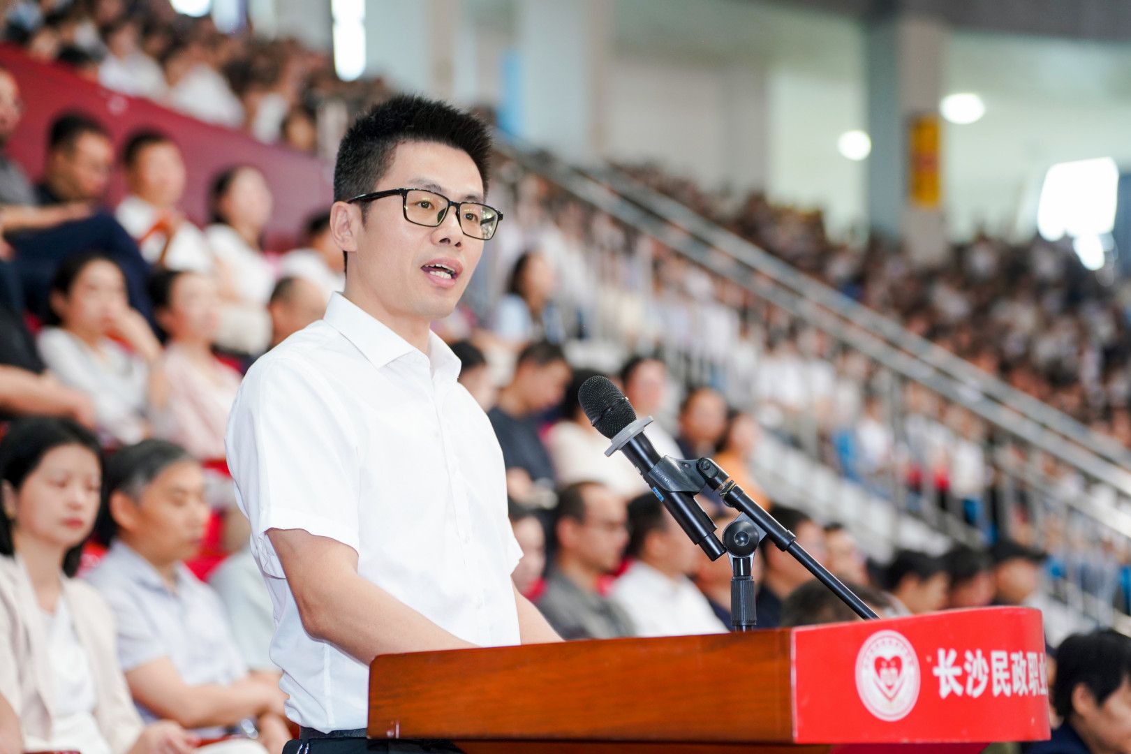 从民院出发 越过山海 逐光而行——长沙民政职院举行2026级新生开学典礼