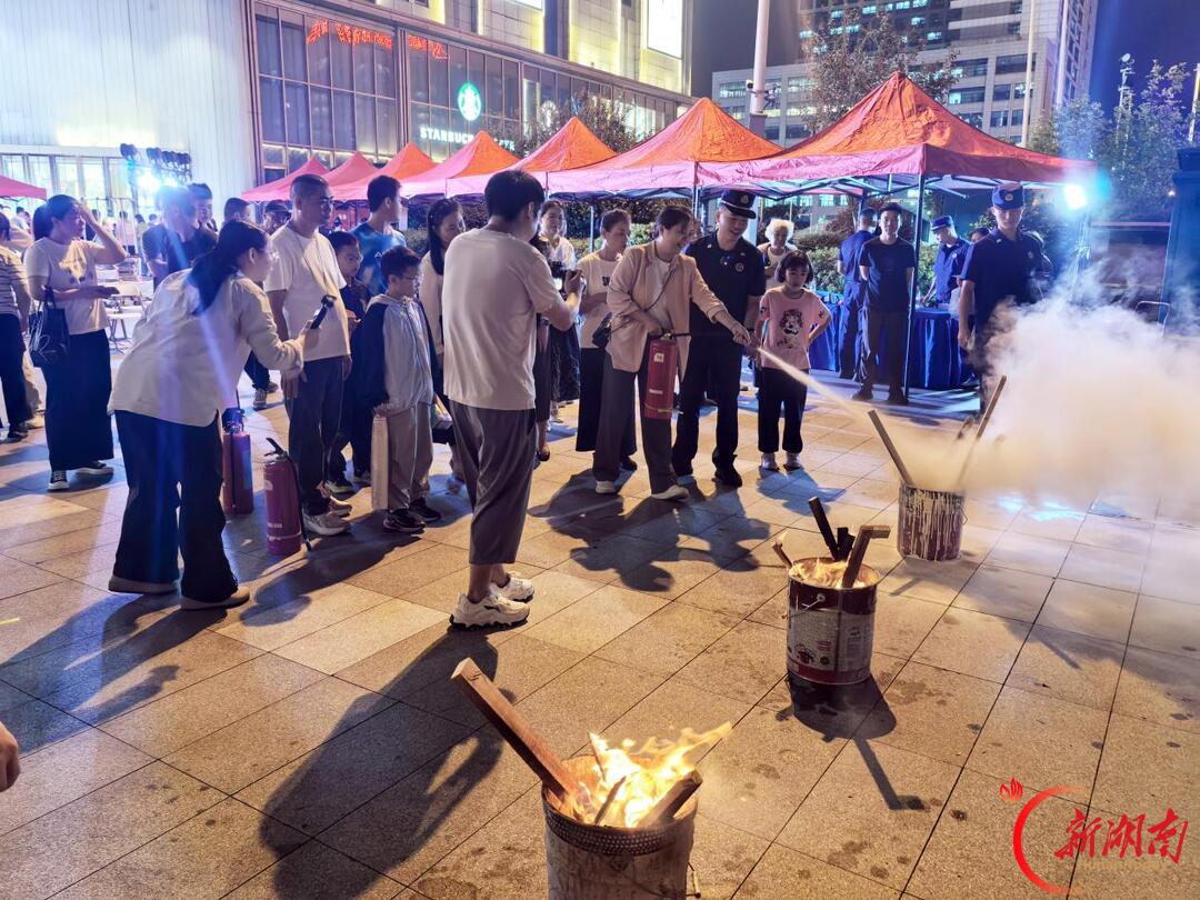 咸嘉湖街道银谷国际社区:商圈同心迎双节 银谷护航促营商