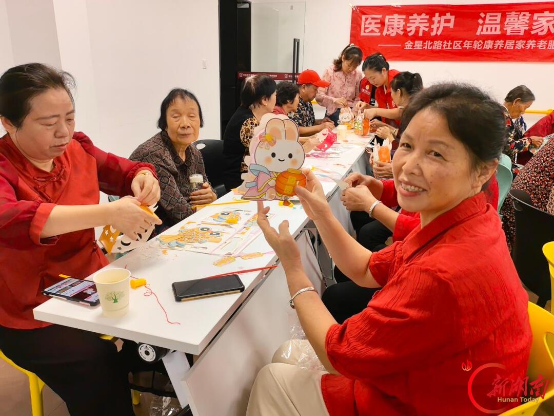 长沙金星北路社区：月满中秋情意浓，邻里同乐迎佳节