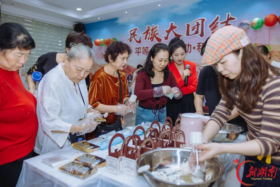月圆中秋石榴红 军民同心庆团圆
