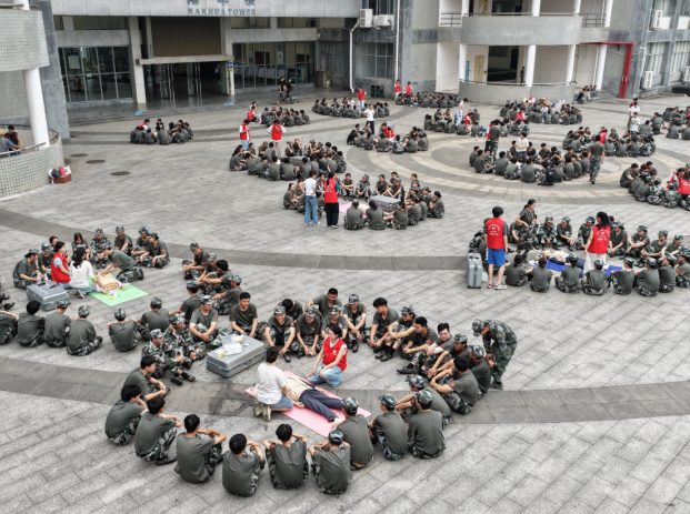 “救”在军训现场！南华大学为2026级万余名新生上好“生命必修课”