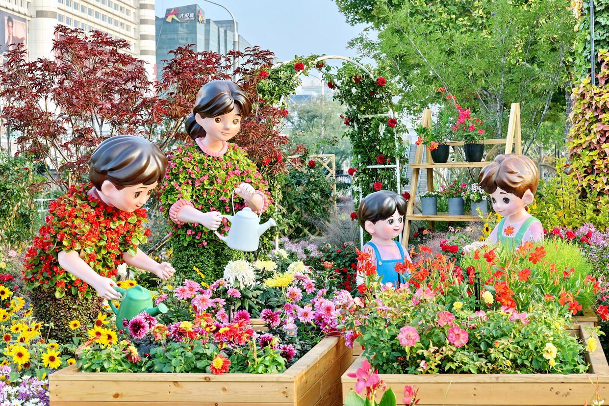 国庆氛围感拉满!长安街立体花坛抢先一睹