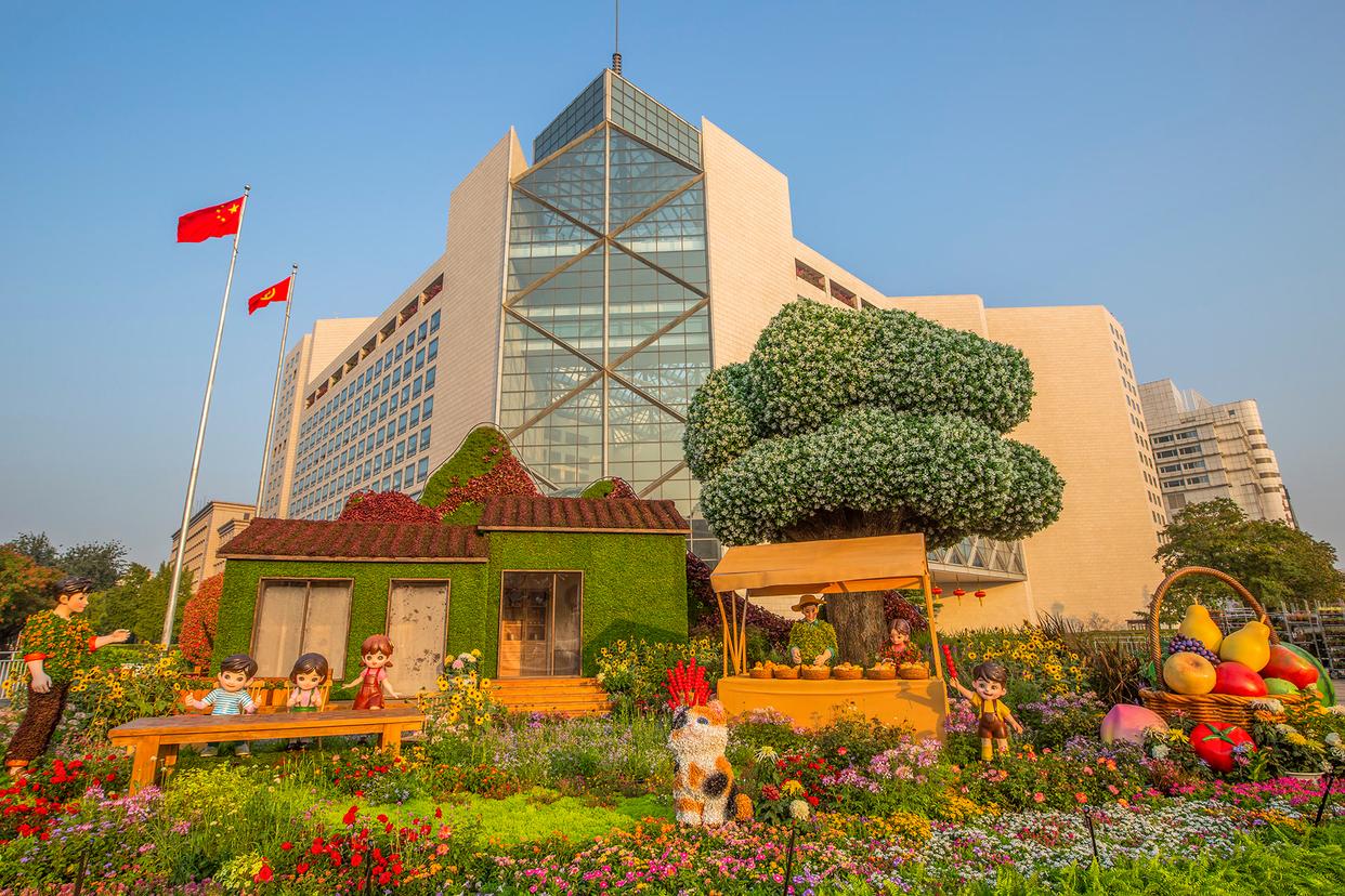 国庆氛围感拉满!长安街立体花坛抢先一睹