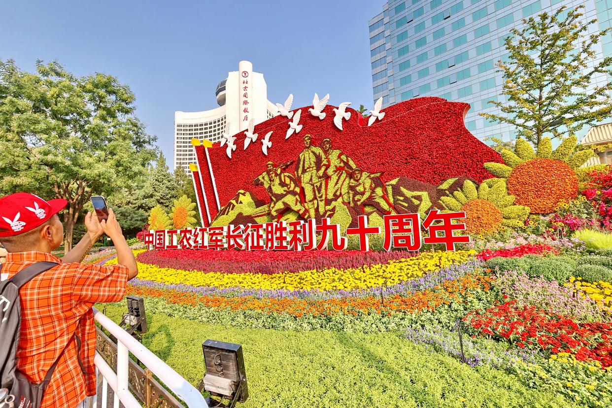 国庆氛围感拉满!长安街立体花坛抢先一睹