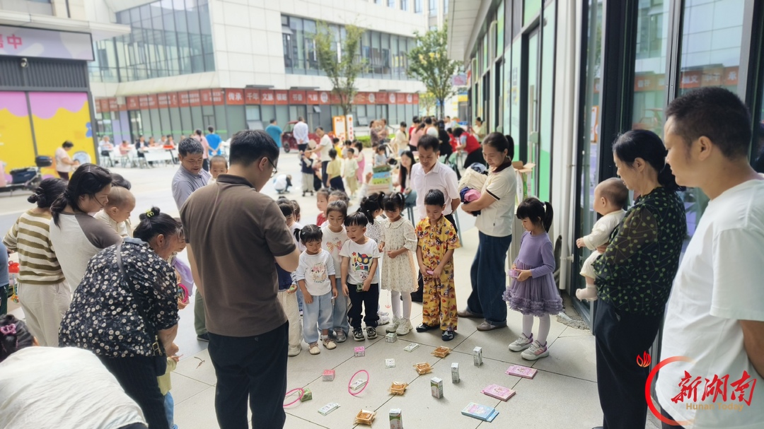 长沙金星北路社区：月满中秋情意浓，邻里同乐迎佳节