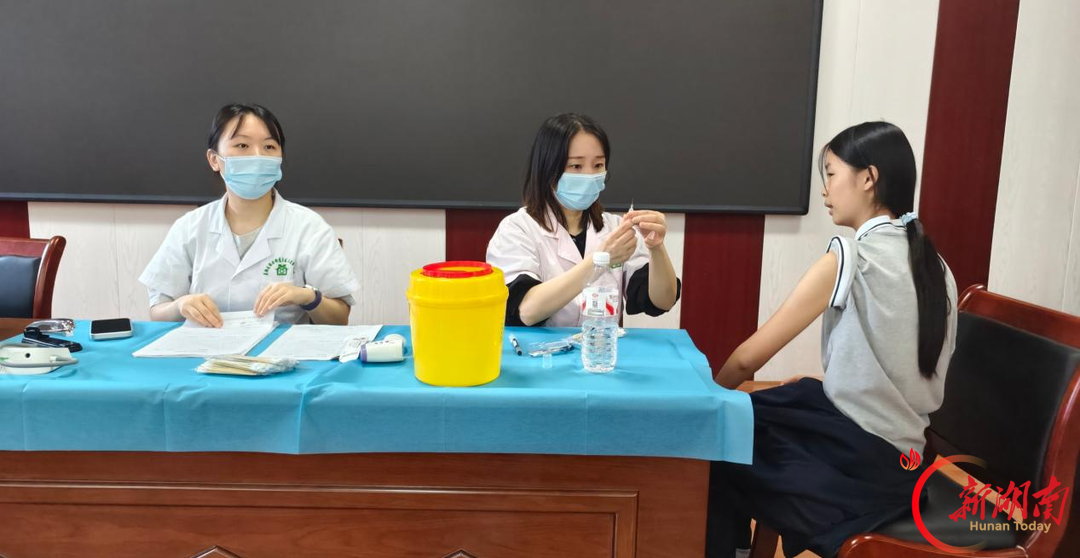 医校携手护花蕾！衡阳市六中开展适龄女生免费HPV疫苗补种