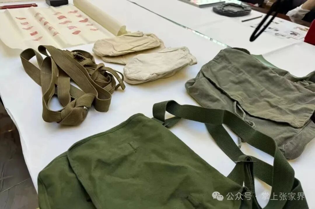 任弼时、范子瑜亲属向张家界捐赠136件珍贵红色史料