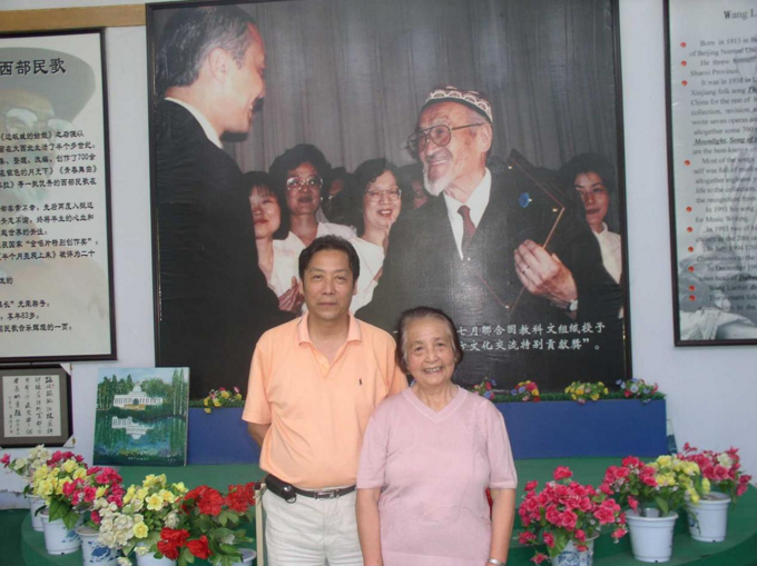 《黑力其汗》——葡萄架下的湘韵情歌