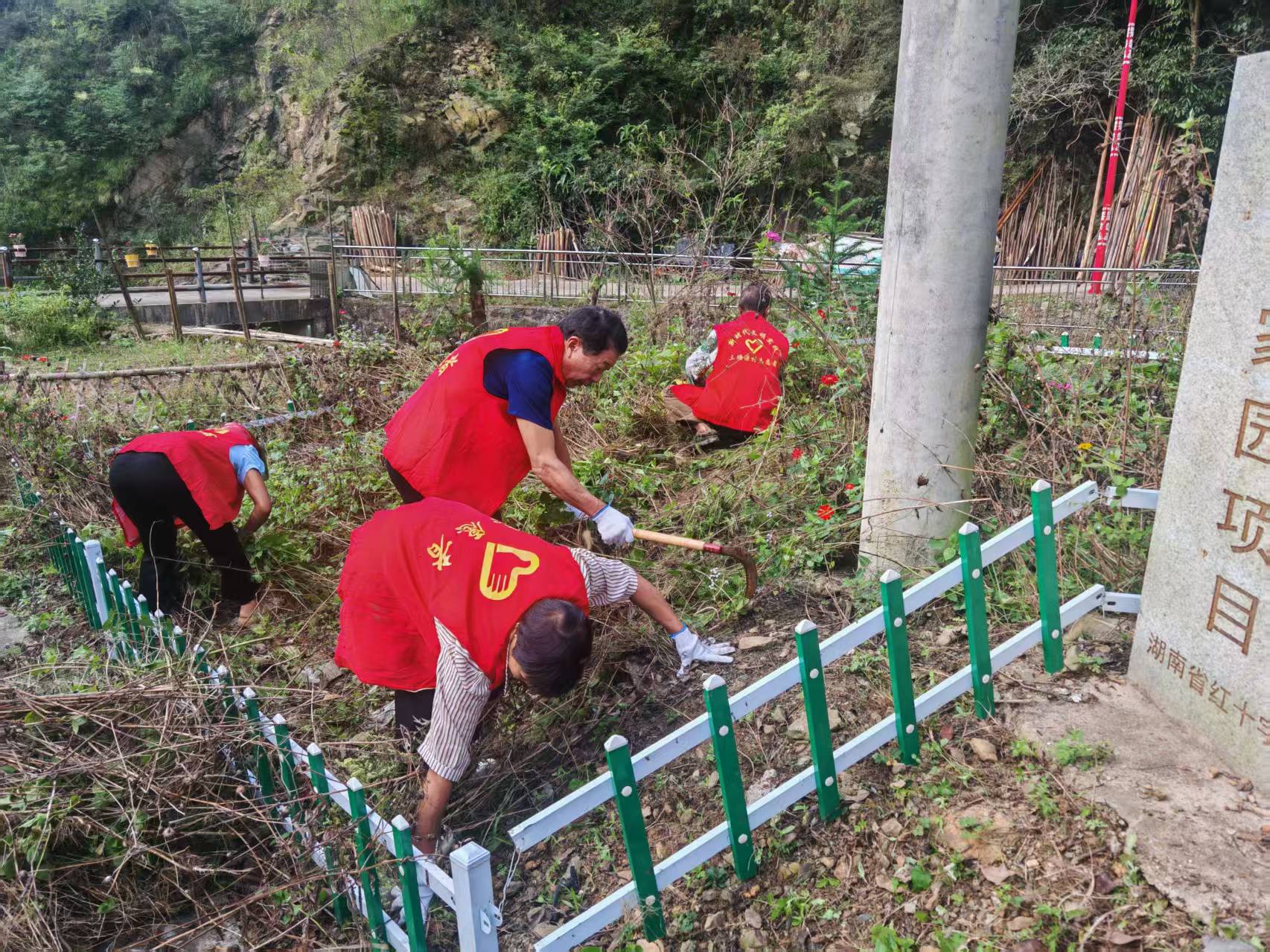 废旧轮胎“开出”幸福花  新田三塘源村焕新颜迎双节