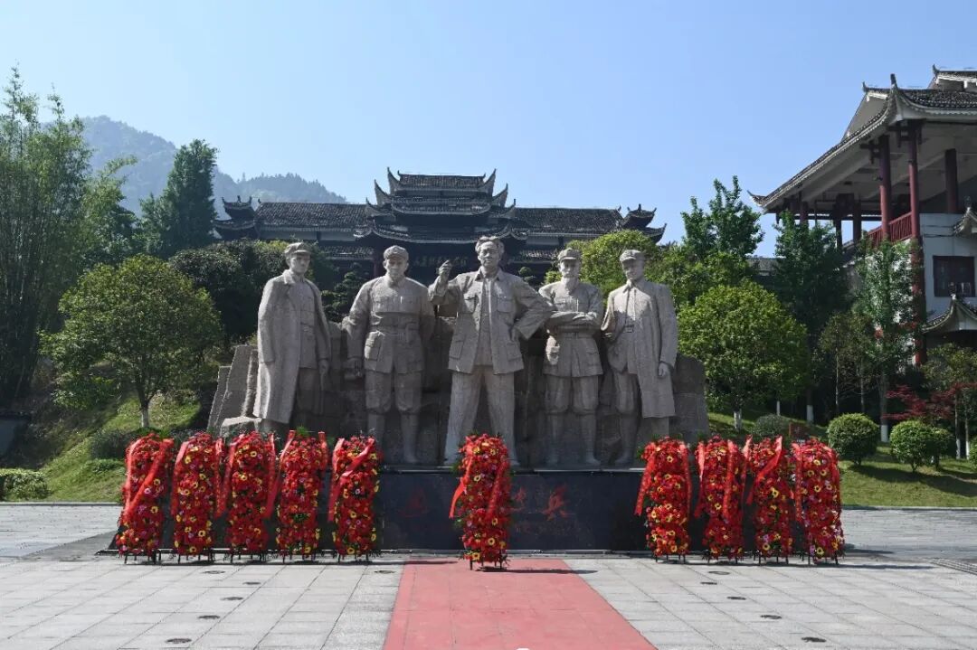 纪念红军长征胜利90周年:山河焕新颜,初心未曾改