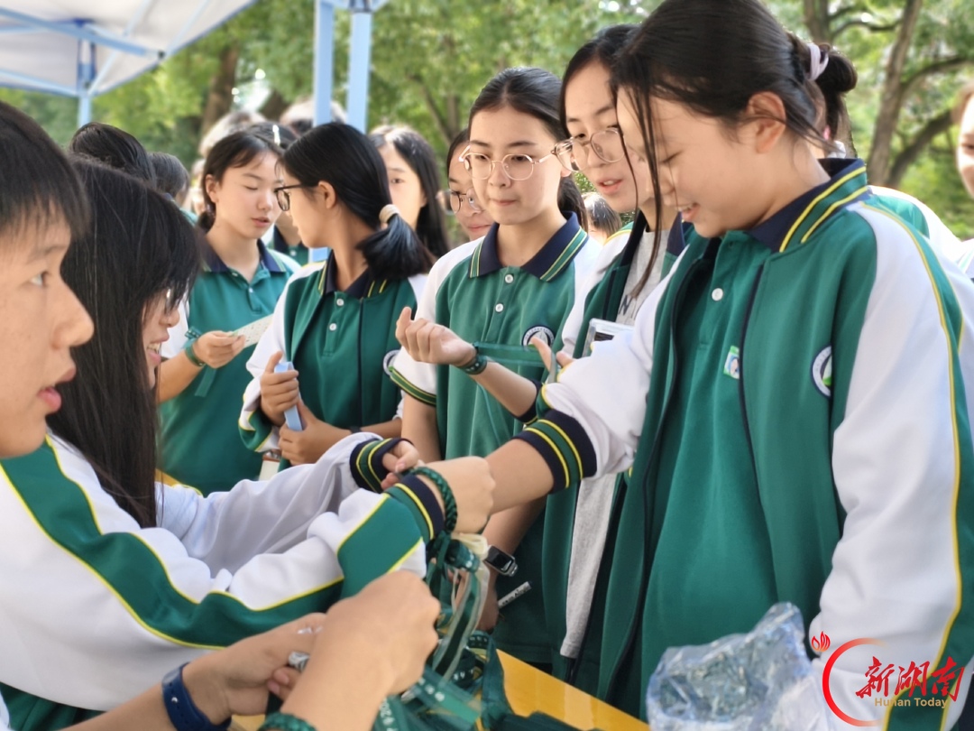 以心育心润桃李 向阳而行助成长