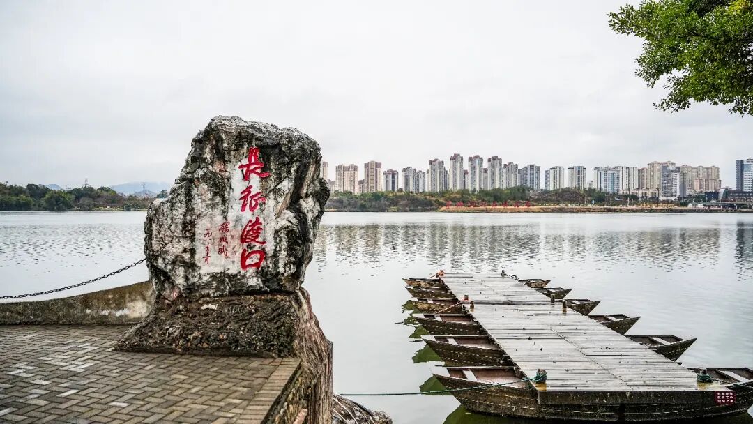 纪念红军长征胜利90周年:山河焕新颜,初心未曾改