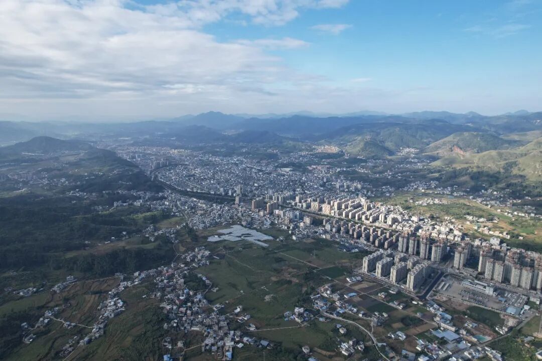 纪念红军长征胜利90周年:山河焕新颜,初心未曾改