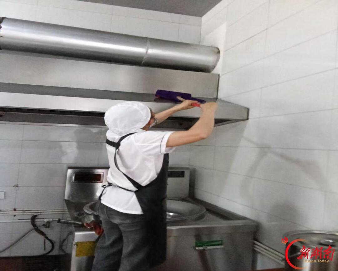 南县五小荣和学校:推进校园餐集中整治 净化食堂就餐环境