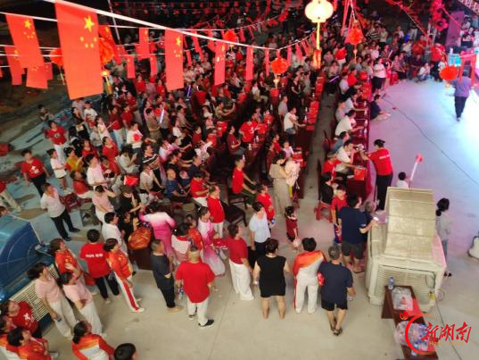 梓门桥镇茶亭村:一台“村晚”唱响家国情,晒出幸福账