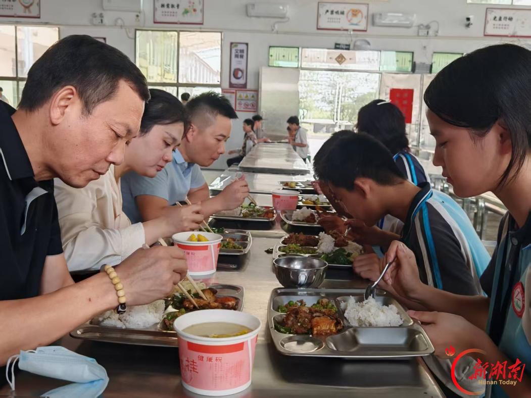 陪餐察实情，监督护“食”安——衡南县谭子山镇组织四级人大代表开展校园餐陪餐监督