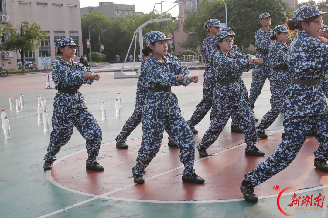 青春正步走丨沐霞砺戎装