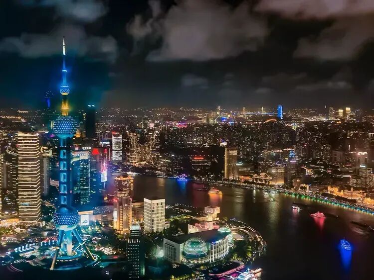 烟火寻常处:几帧街巷,几盏灯火