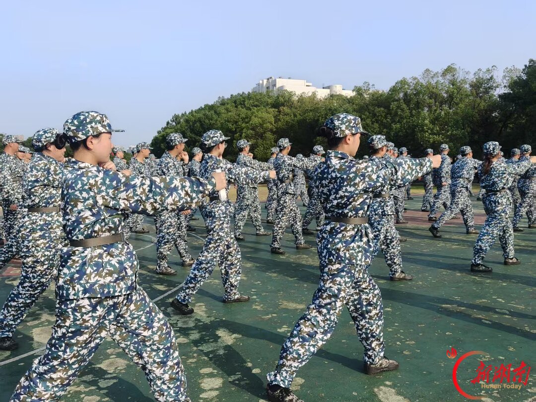 青春正步走丨青春迷彩砺锋芒