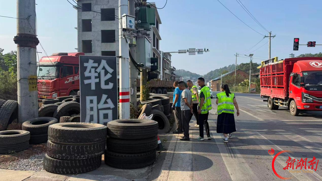 双峰公路：联合整治路域环境 筑牢公路安全屏障
