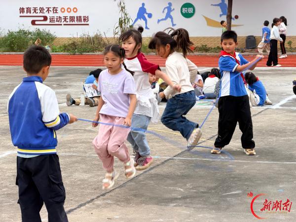 南县厂窖镇中心小学:“绳”采飞扬 我更健康