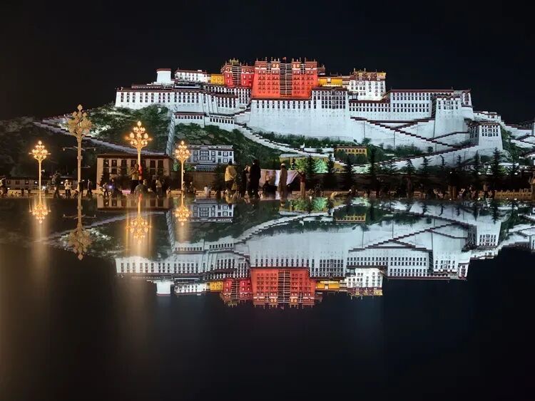 烟火寻常处:几帧街巷,几盏灯火