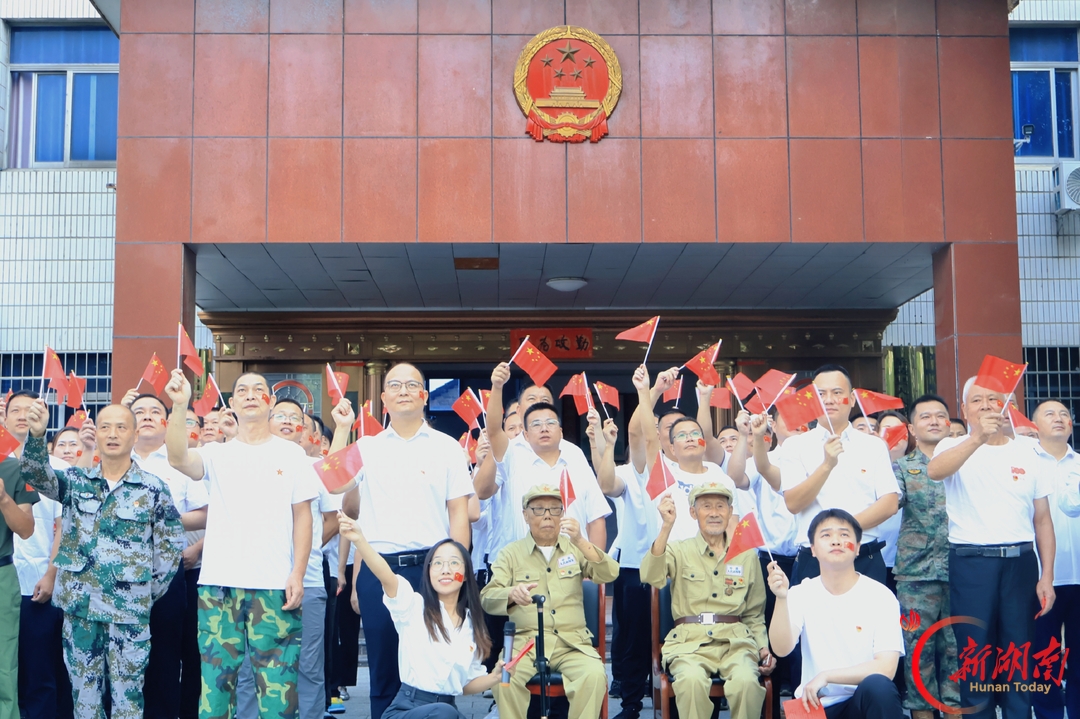 “老兵护旗·喜迎国庆”——茶陵县思聪街道举行国庆升旗仪式