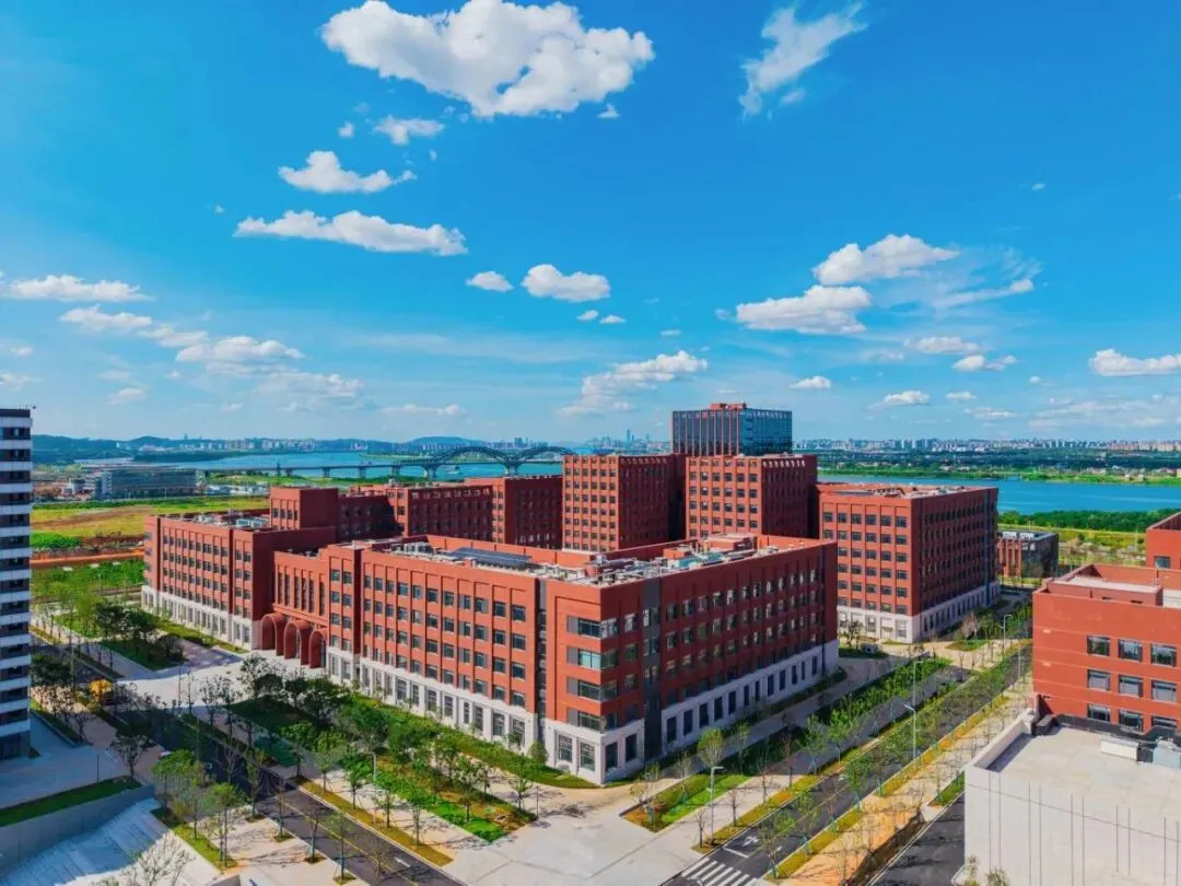 湘伴丨同一天，中南大学、湖南大学各揭牌一家新机构！