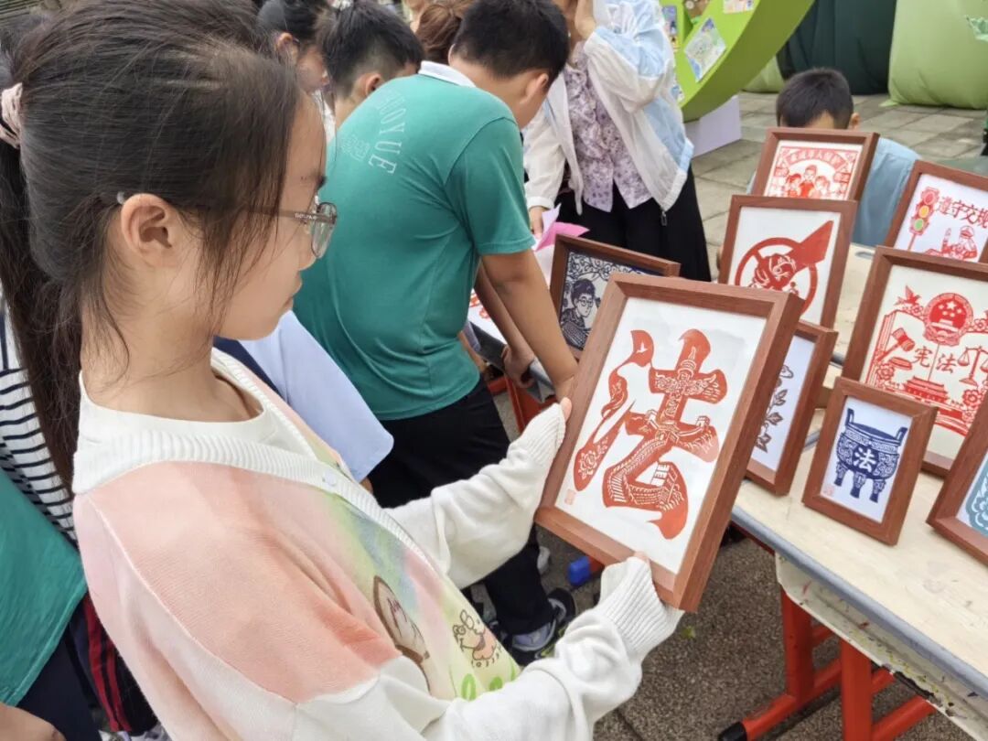 湖南湘江新区“青少年法治宣传进校园”主题活动走进博才卓越小学