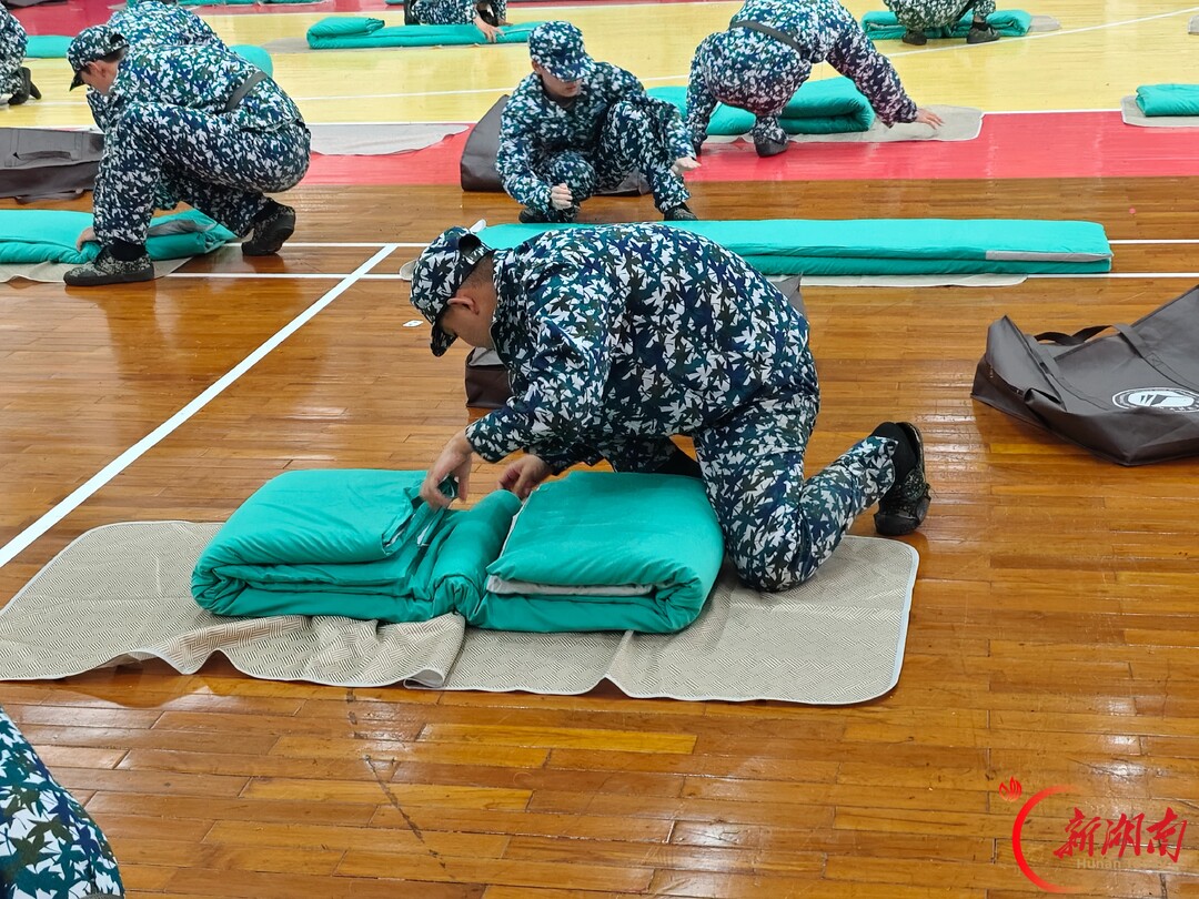 青春正步走丨方寸叠军被 细节铸作风