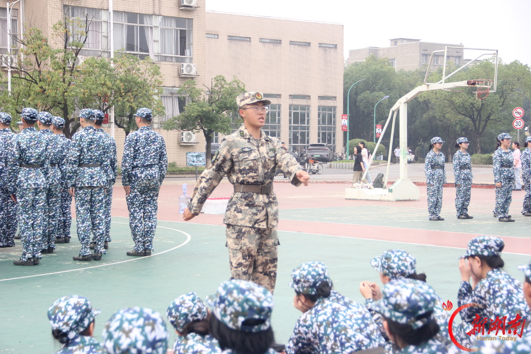 青春正步走丨迷彩砺新声,我所见的军训训练场