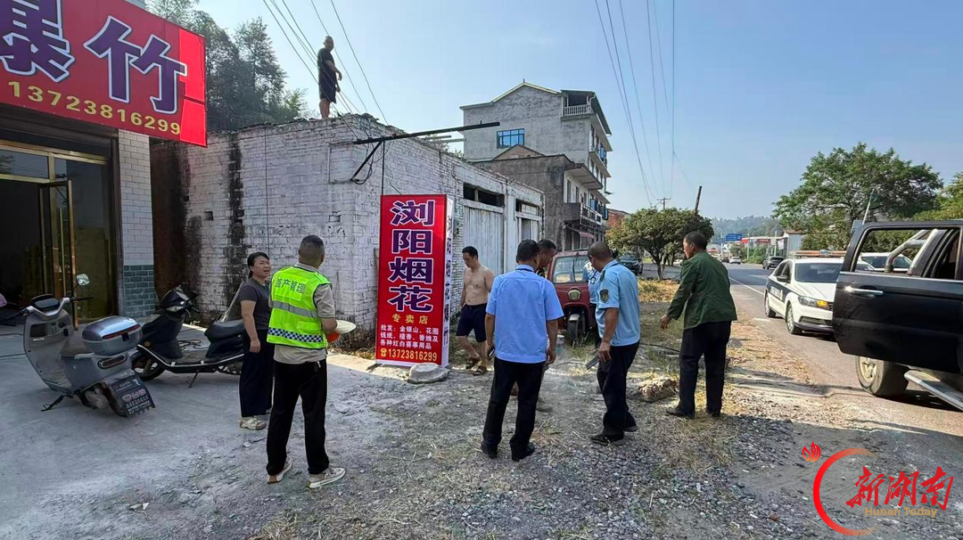 双峰公路：联合整治路域环境 筑牢公路安全屏障