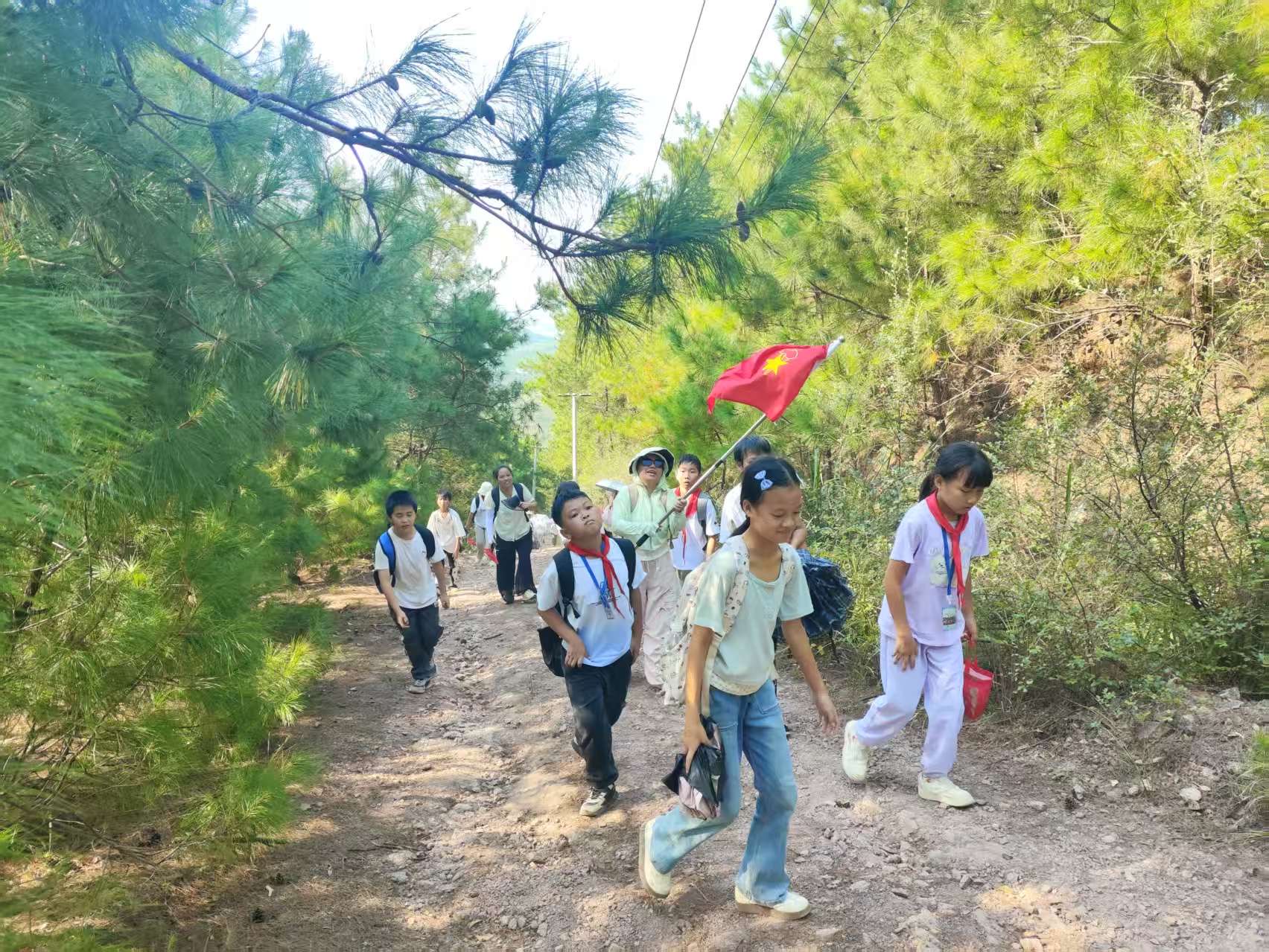 重走长征路 逐梦新时代 江华界牌乡中心小学开展红色远足研学实践