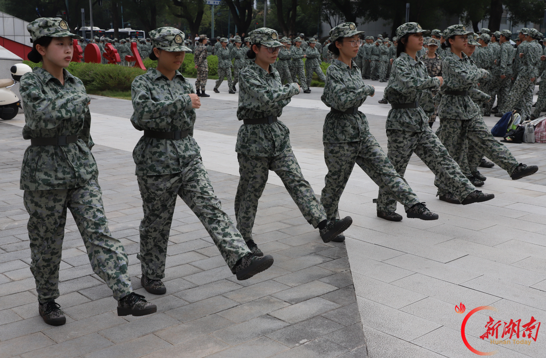 青春正步走丨迷彩余温犹在,青春正步向前