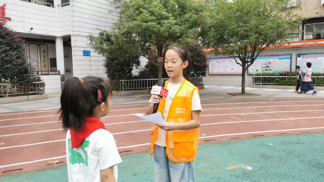 童心向祖国，长征精神伴成长——贺家土小学湖南日报全媒小记者采访侧记