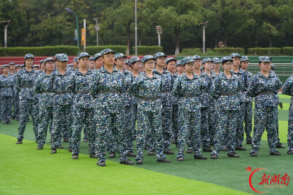 青春正步走丨灼灼戎装绽芳华 砥砺青春助成长