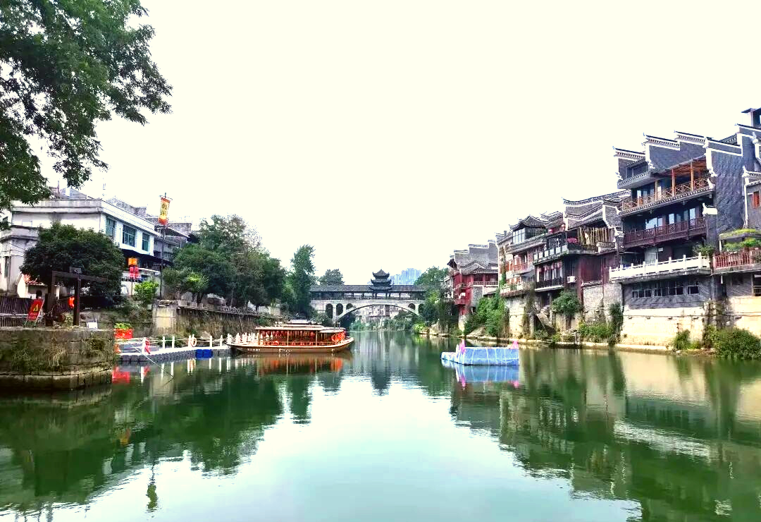黄英：湘西——独一份的山水浪漫（组诗）