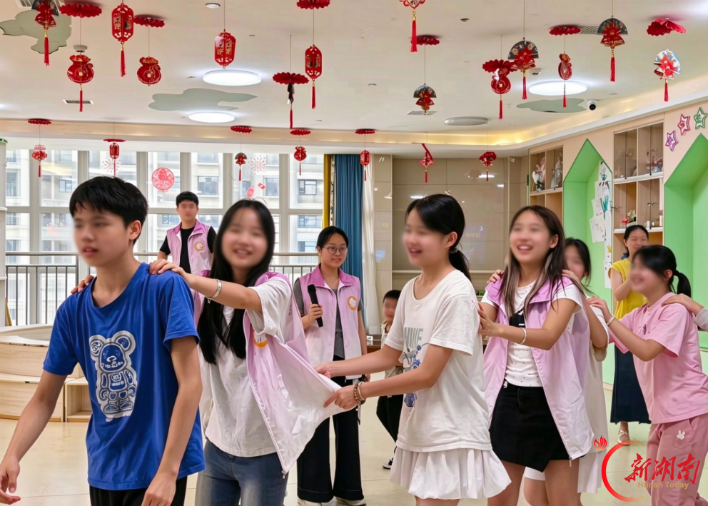 娄底市社会福利院青少年欢度温馨佳节